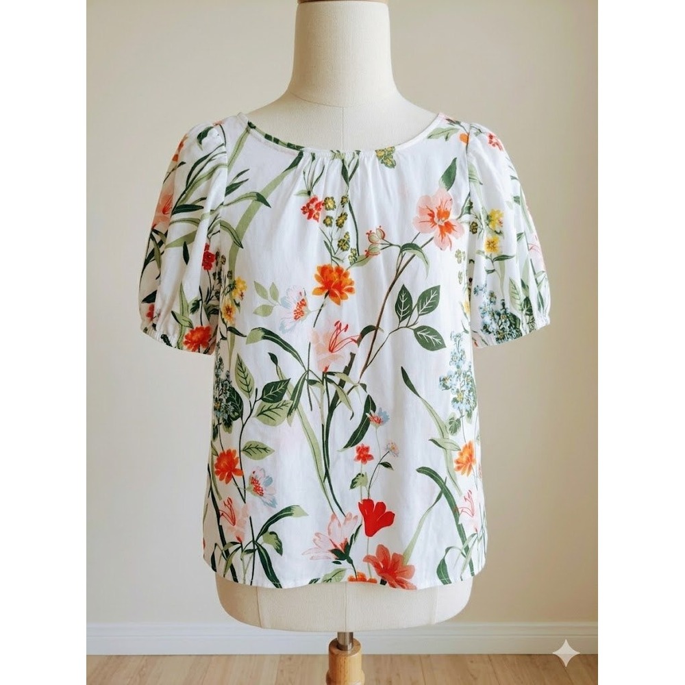 LOFT Floral Button-Back Blouse White Botanical Flutter Sleeve Sz M Cottagecore